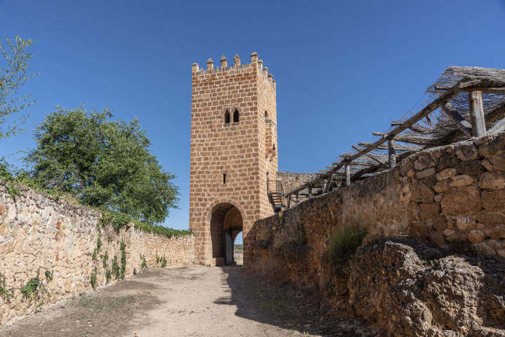 Zaragoza - Nuévalos 01 - monasterio de Piedra - Torre del Homenaje.jpg